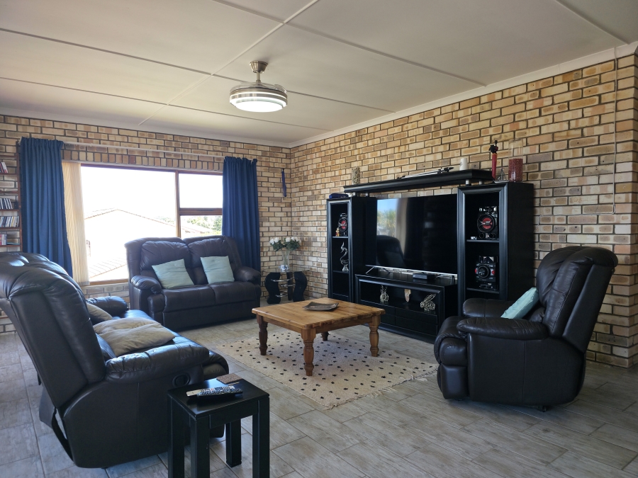 4 Bedroom Property for Sale in Wavecrest Eastern Cape